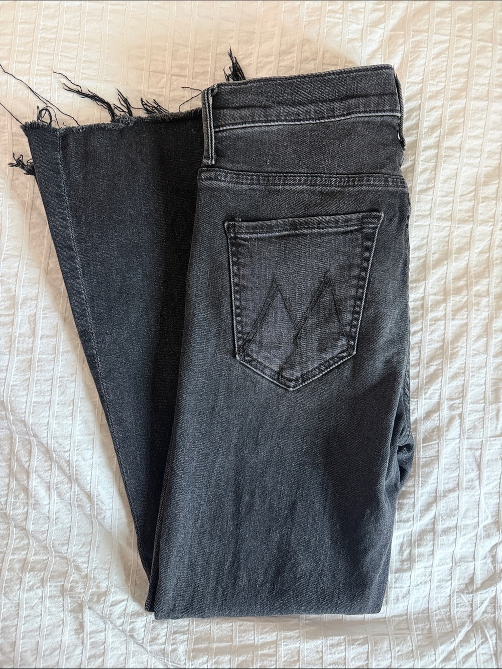 MOTHER DENIM The Weekender Fray Night Shadow Dark Denim Jeans